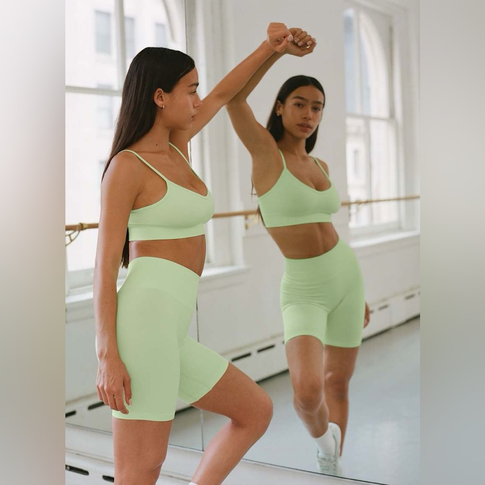 Aritzia TnaBODY™ Atmosphere Hi-Rise 7" Shorts